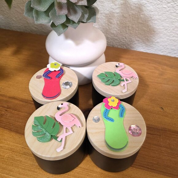 Cute Flip Flop Sandal and Flamingo Set of 4 Beachy Tin Candles - New - Picture 1 of 2